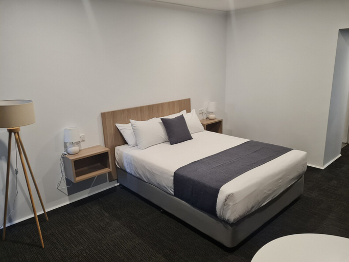 Bedroom 4, John Hunter Motel, Muswellbrook