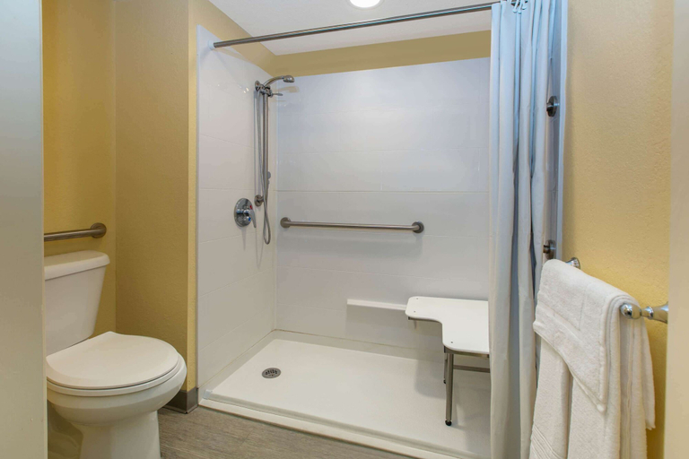 Bathroom 4, Days Inn by Wyndham Natchez, Adams