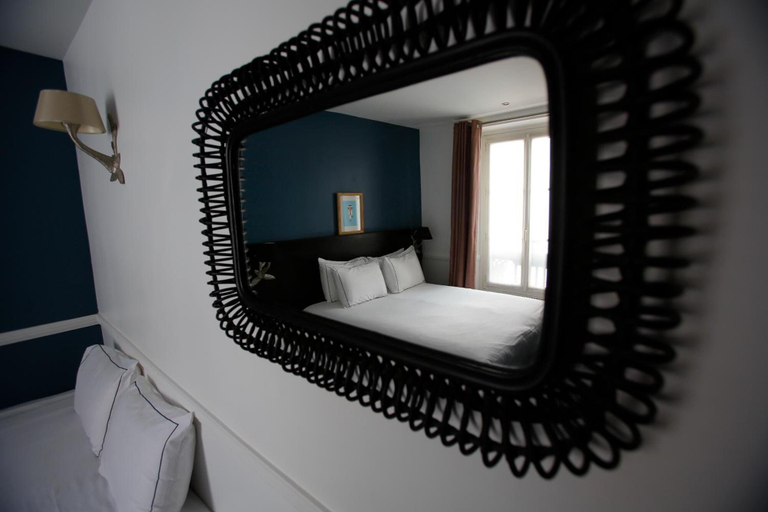 Bedroom 3, Etoile Trocadero, Paris