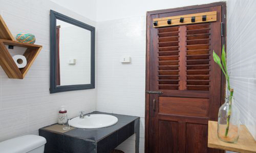Bathroom 5, Cold River, Luang Prabang