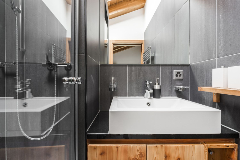 Bathroom 3, Ari Resort, Visp