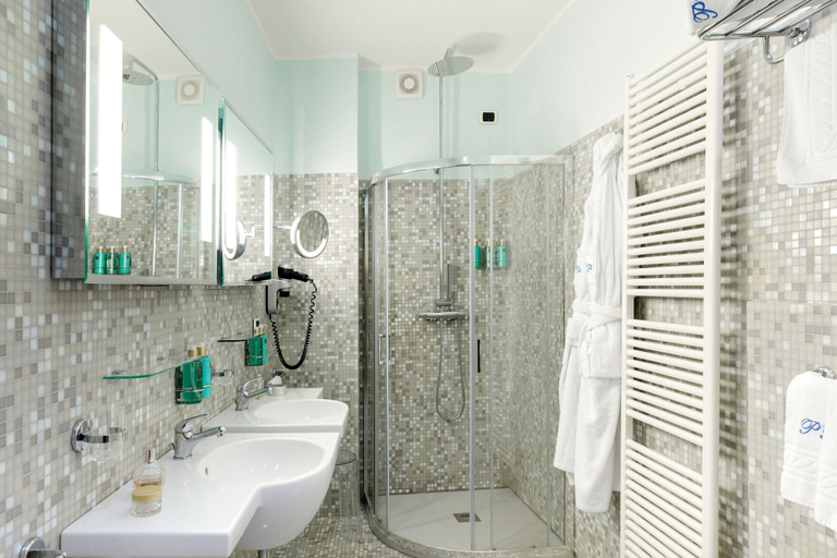Bathroom 5, Hotel Palazzo Papaleo, Lecce