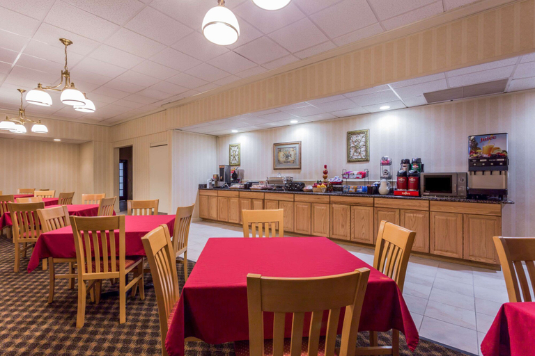 Food & Drinks 5, Ramada by Wyndham Triangle/Quantico, Prince William