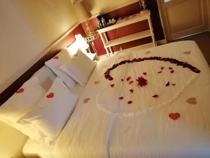 Bedroom 3, Hotel de la Tour, Eure
