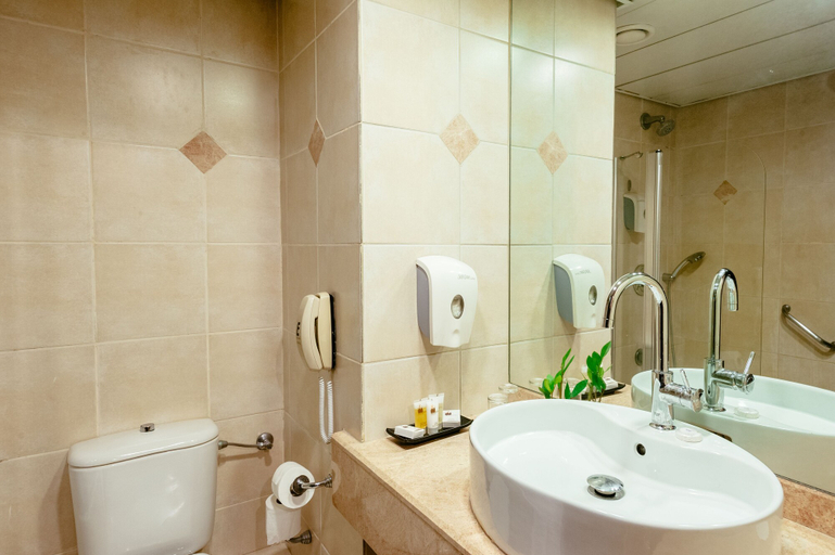 Bathroom 5, The Eldan Hotel, Jerusalem