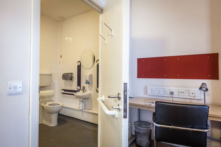 Bathroom 4, LSE Passfield Hall - Campus Accommodation, London