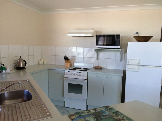 Others 5, Captain's Quarters, Bega Valley