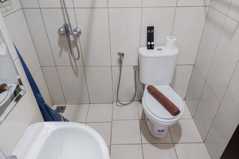 Bathroom 5, Wonderful 1BR Asatti Apartment Vanya Park BSD By Travelio, Tangerang Selatan