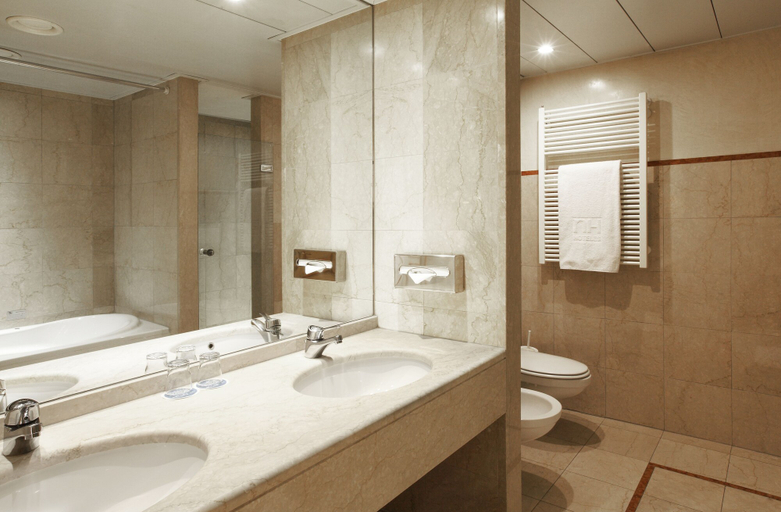Bathroom 4, NH Collection Brussels Grand Sablon, Bruxelles