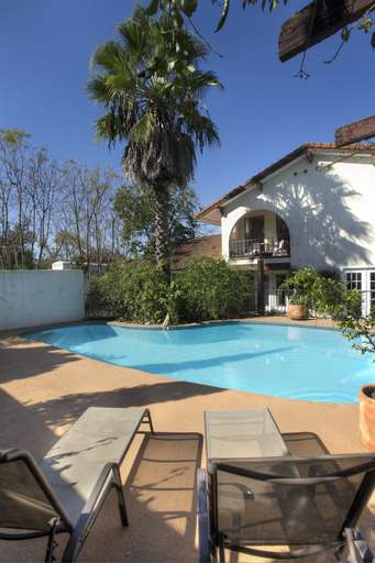 The Lakehouse Bed & Breakfast, Comal
