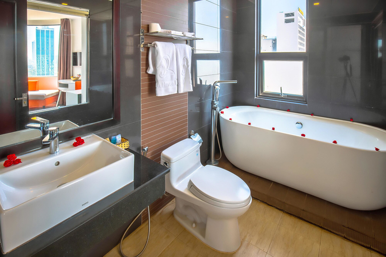 Bathroom 4, Ocean Haven Hotel, Da Nang