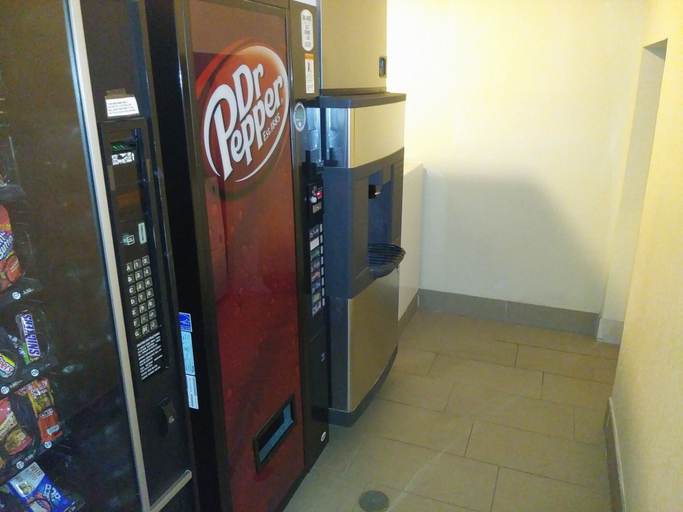 Food & Drinks 5, Super 8 by Wyndham Altoona, Polk