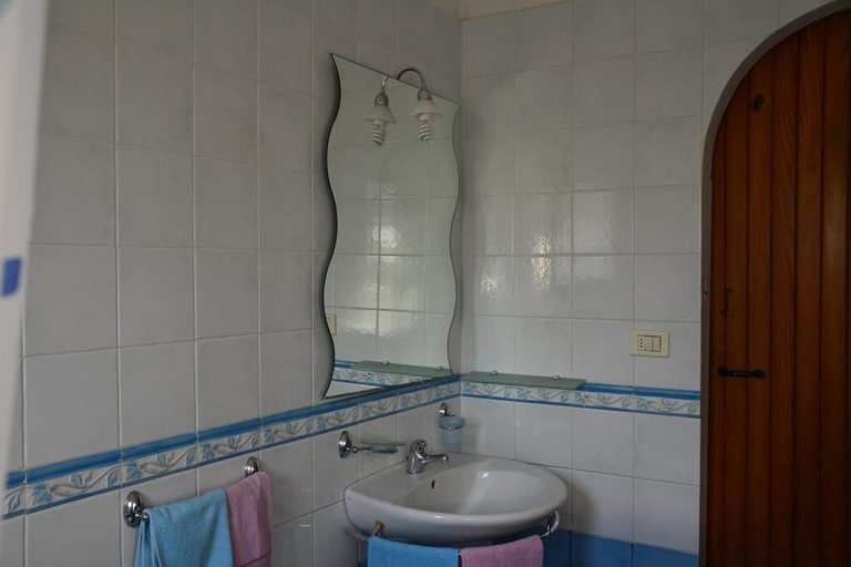Bathroom 5, B&B SanteBice, Bari