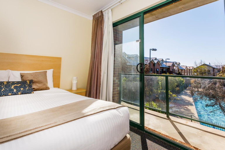 Bedroom 5, Perth Ascot Central Apartment Hotel, Belmont