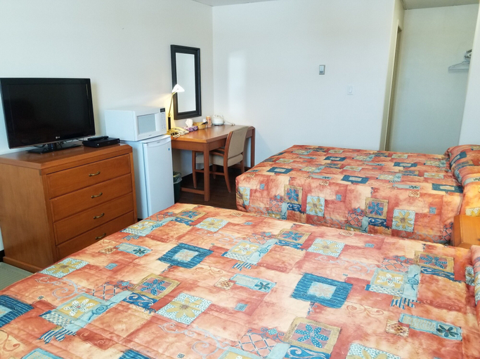 Bedroom 2, Canadas Best Value Inn Fort St. John, Peace River
