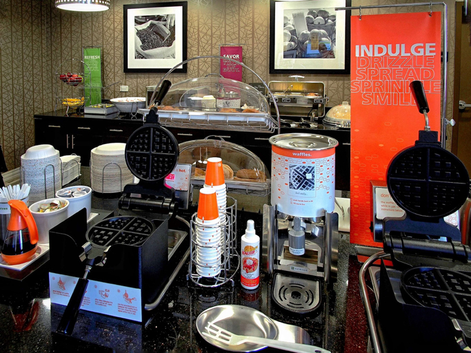 Food & Drinks 4, Hampton Inn & Suites Moore, Cleveland