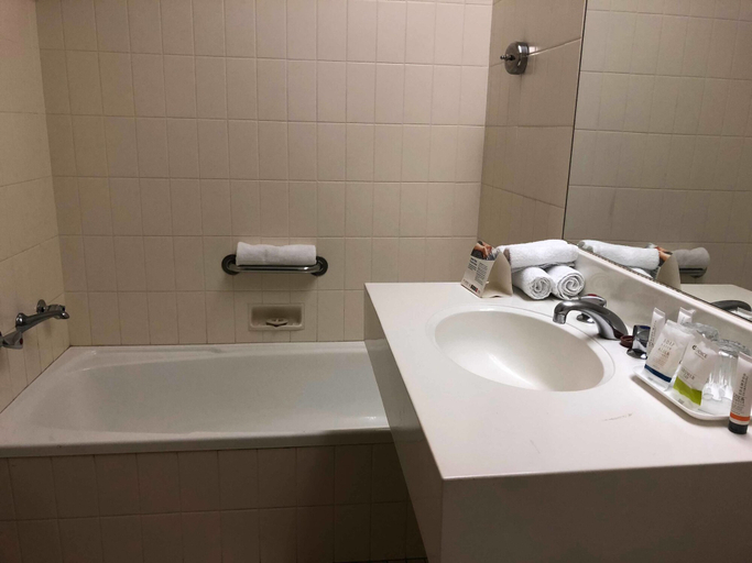 Bathroom 5, Quality Hotel Ambassador Perth, Perth
