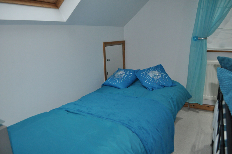 Bedroom 2, Meadow Oak, Cornwall