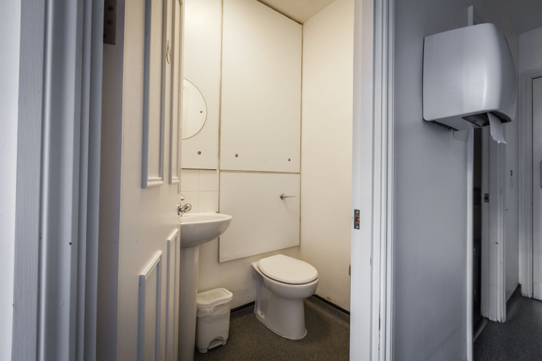 Bathroom 4, LSE Passfield Hall - Campus Accommodation, London
