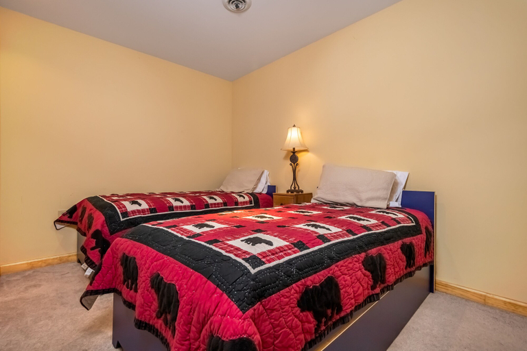 Bedroom 2, Bear's Gone Fishin', Garrett