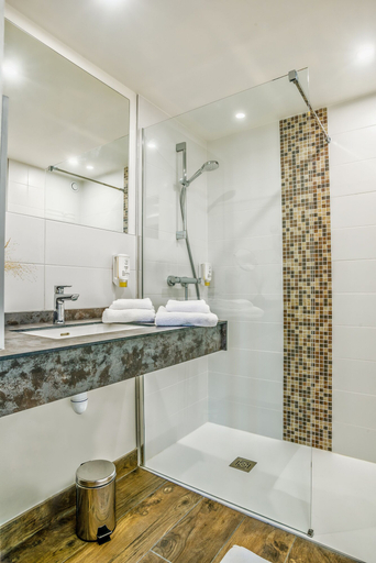 Bathroom 4, Les Jardins de l'Anjou, Maine-et-Loire