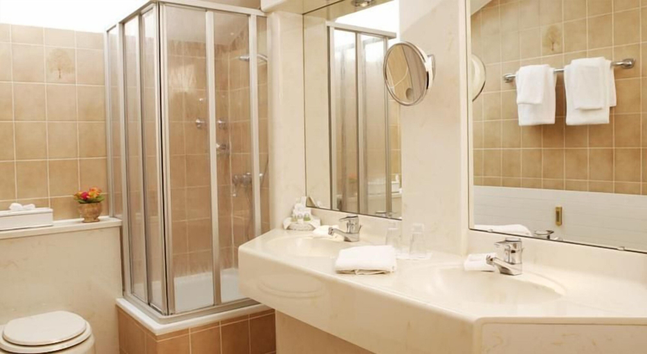 Bathroom 5, Admiral Hotel, München