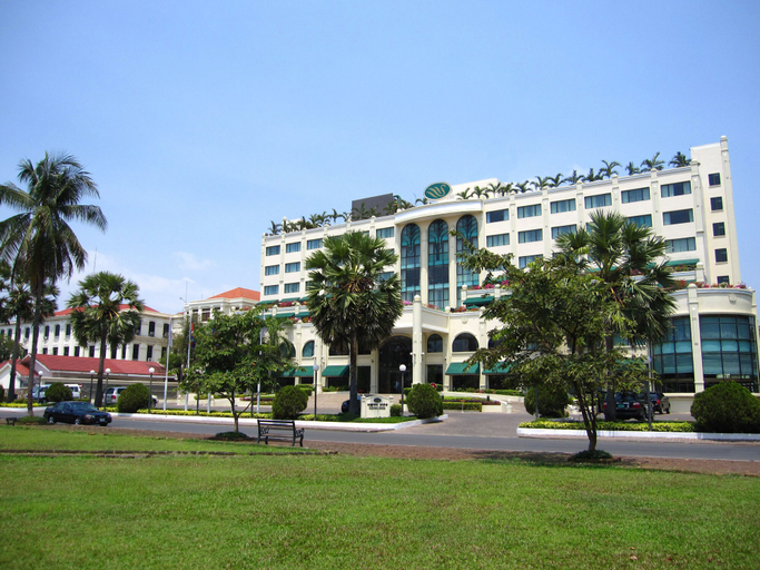 Exterior & Views