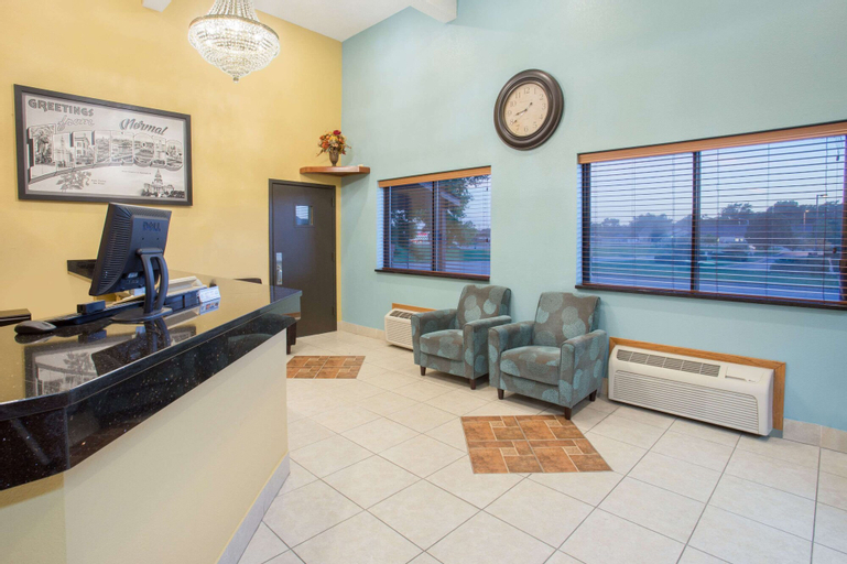 Public Area 2, Super 8 by Wyndham Normal Bloomington, McLean