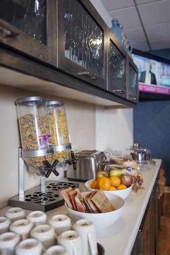 Food & Drinks 5, Quality Hotel, Division No. 7
