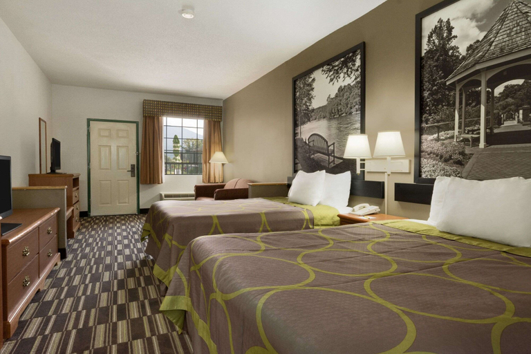 Bedroom 3, Super 8 by Wyndham Chatsworth/Dalton, Murray