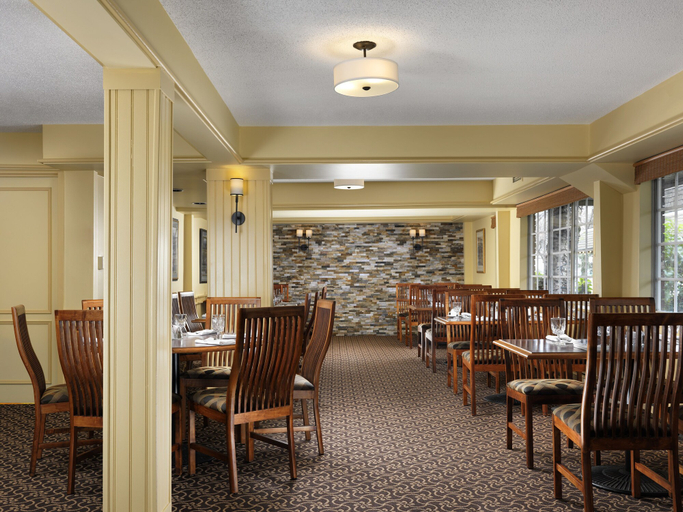 Food & Drinks 5, Royal Scot Hotel & Suites, Trademark Collection by Wyndham, Capital