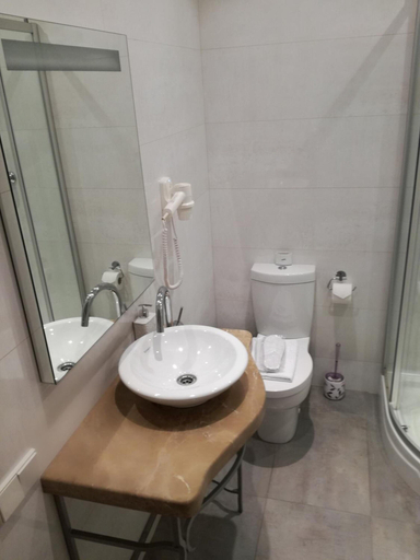 Bathroom 3, Hotel Lota, Sankt-Peterburg gorsovet