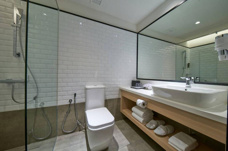 Bathroom 5, Aerotel Cebu, Lapu-Lapu City