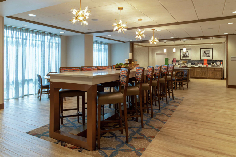 Food & Drinks 5, Hampton Inn Bourbonnais Kankakee, Kankakee