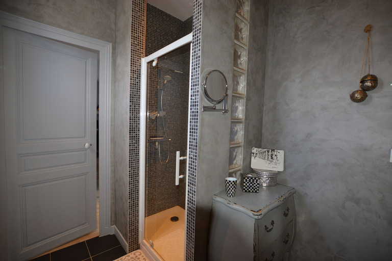 Bathroom 5, La Pénesais, Indre-et-Loire