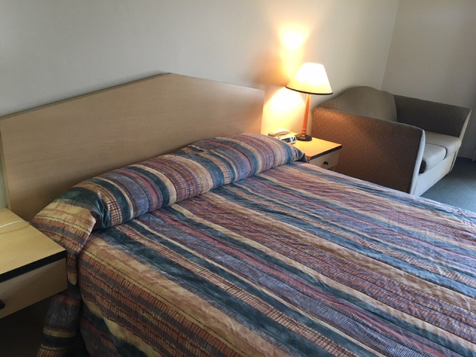 Bedroom 3, St. Marys Park View Motel, Penrith - East