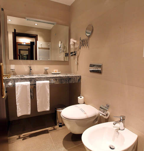 Bathroom 3, Tirana International Hotel & Conference Centre, Tiranës