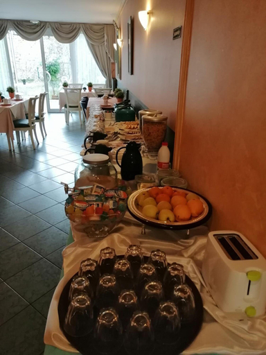 Food & Drinks 5, Hotel de la Tour, Eure