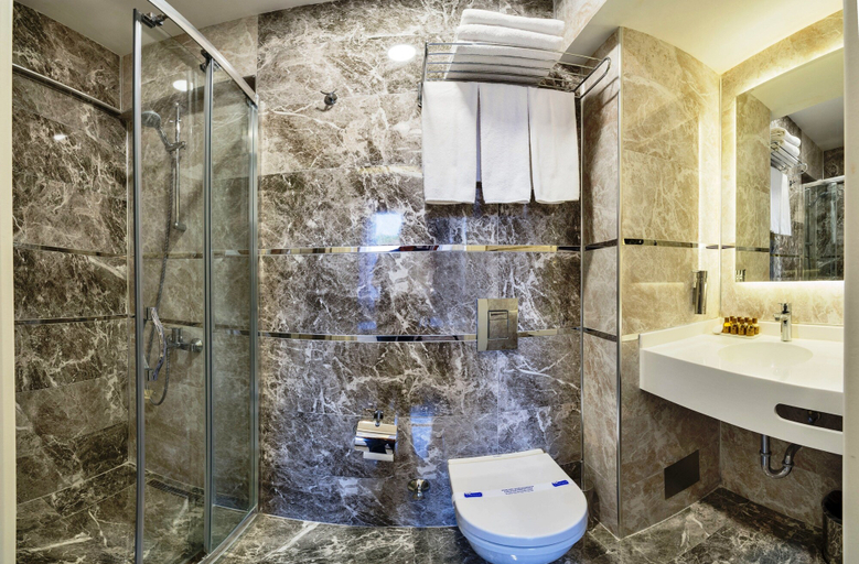 Bathroom 5, Zeynep Sultan Hotel, Fatih
