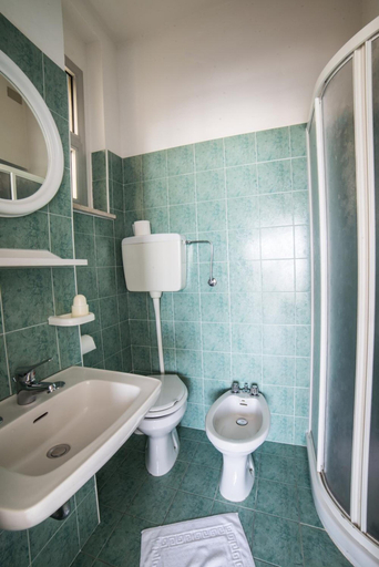 Bathroom 4, Hotel Europa, Rimini