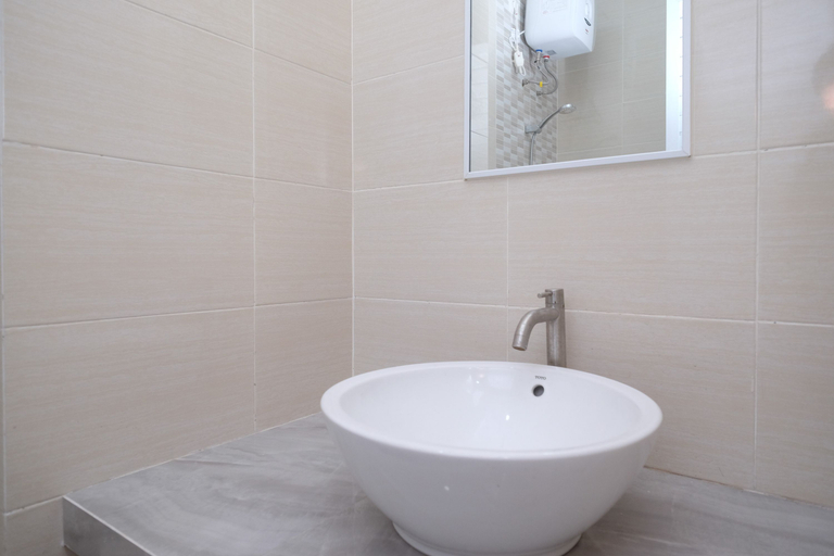 Bathroom 3, RedDoorz Plus near UMS Solo 2, Sukoharjo