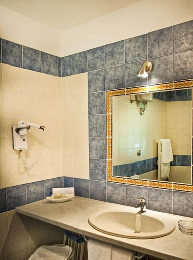 Bathroom 4, Masseria Macchia & Relais San Pio, Matera