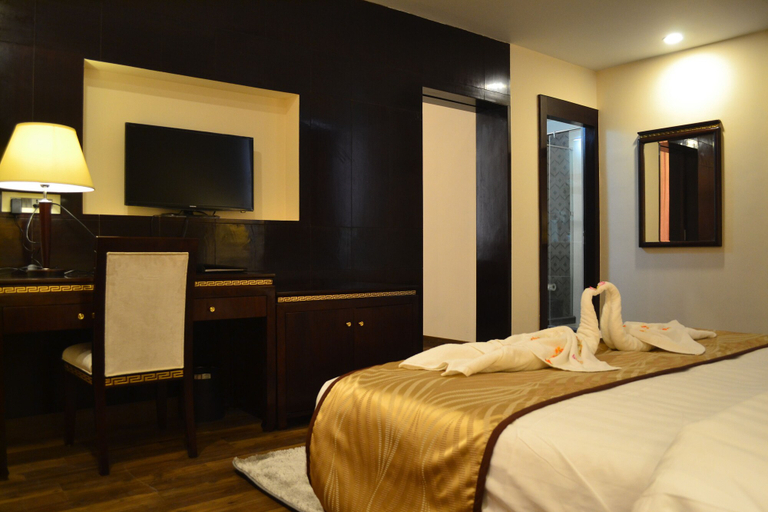 Bedroom 4, The Legend Hotel, Kaushambi