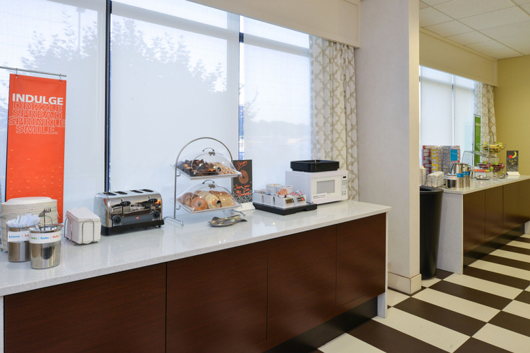 Food & Drinks 5, Hampton Inn Carbondale, Jackson