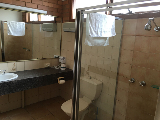 Bathroom 5, Essendon Motel, Melbourne