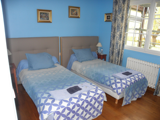 Bedroom 2, Chambres d'hôtes La Planche Pinçon, Sarthe