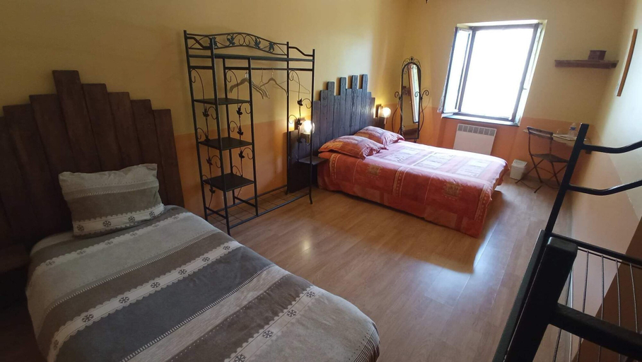 Bedroom 2, Maison d'hôtes La Lavandière, Mayenne