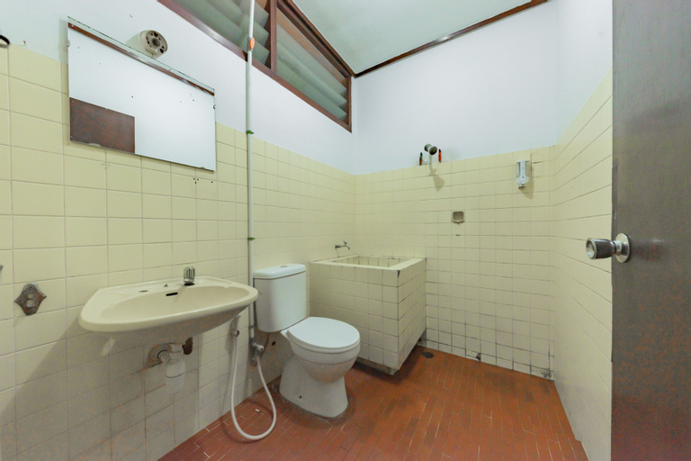 Bedroom 4, RedDoorz Syariah @ Hotel Budi Family, Ciamis