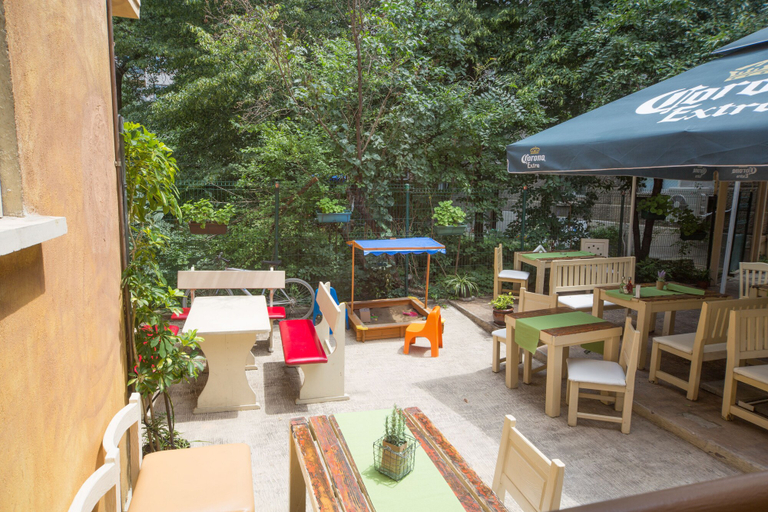 Food & Drinks, Peter Pan Guest House, Stolichna