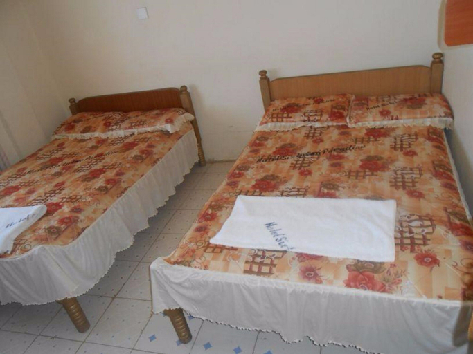 Bedroom 2, Sixty Two Paradise Hotel, Kieni